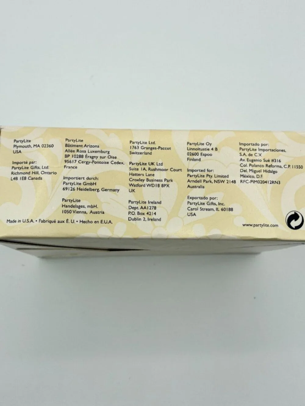 NEW Partylite Box of 12 Tealights Peppermint Bark Vanilla Red White V40196 - Picture 6 of 6
